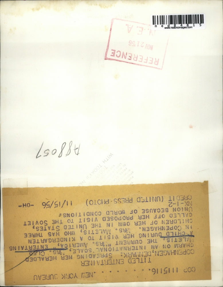 1956 Press Photo Mrs America Cleo Maletis with child at Copenhagen kindergarten