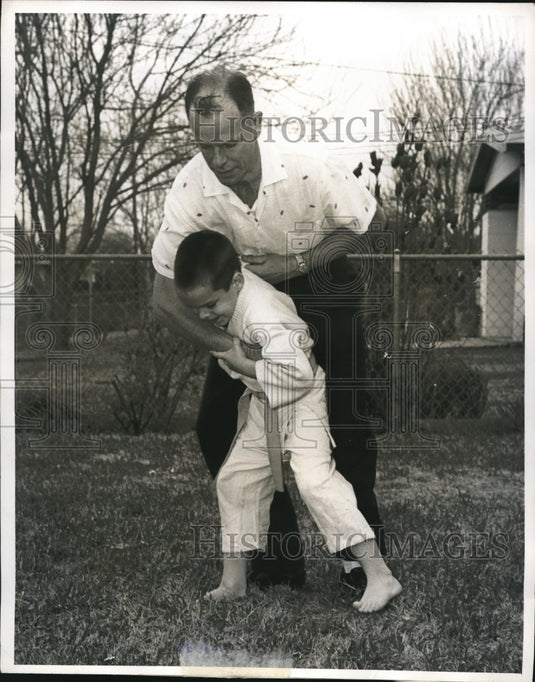 1962 Press Photo Army Capt James Burke & son Edd Judo training