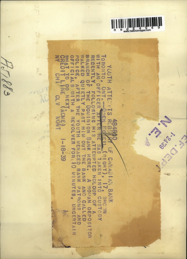 1939 Press Photo Owen McNeil in Custody after trying to Holdup Dominion Bank