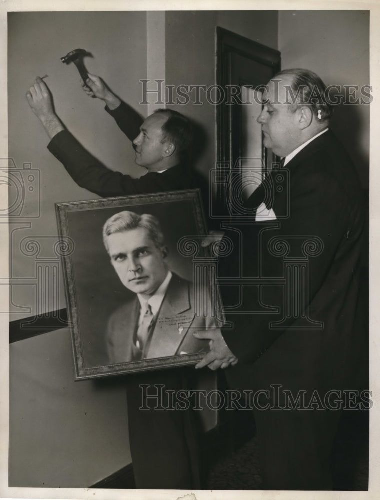 Load image into Gallery viewer, 1939 Press Photo Headquarter for first "McNutt for President Club"
