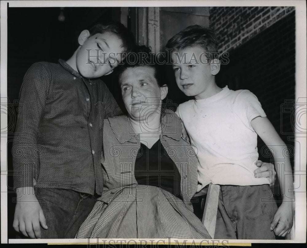 1962 Press Photo Lucille Zillinger with sons Kenneth & Richard