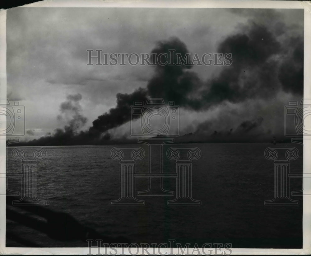 1954 Press Photo Smoke Rising into Sky Over Ocean During Korean War
