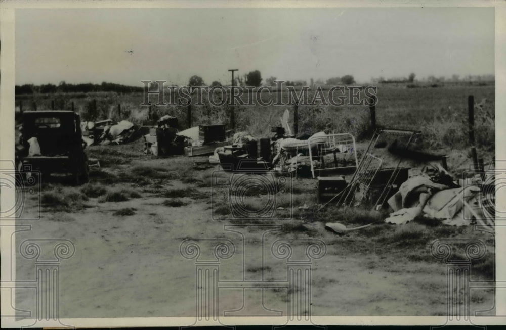 1933 Press Photo Striking Fruit Picking Workers Belongings Dumped, Canada- Historic Images