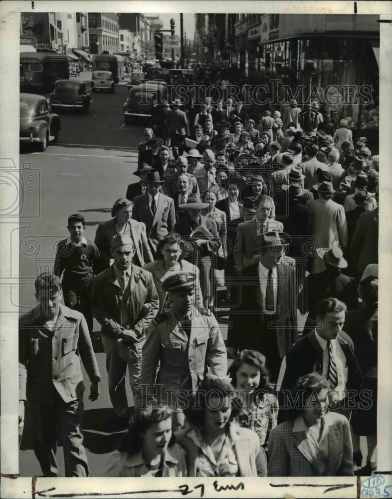 1942 Press Photo By day streets of downtown Washington are filled to over-