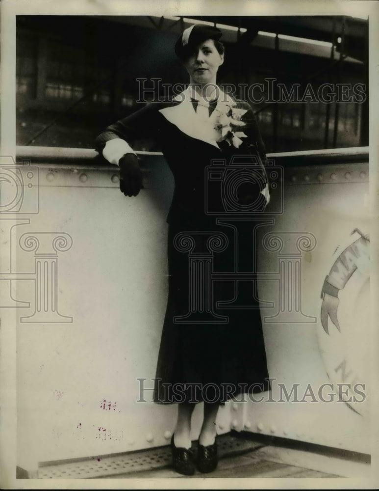 1934 Press Photo Miss Lucille McGean In Study At Paris
