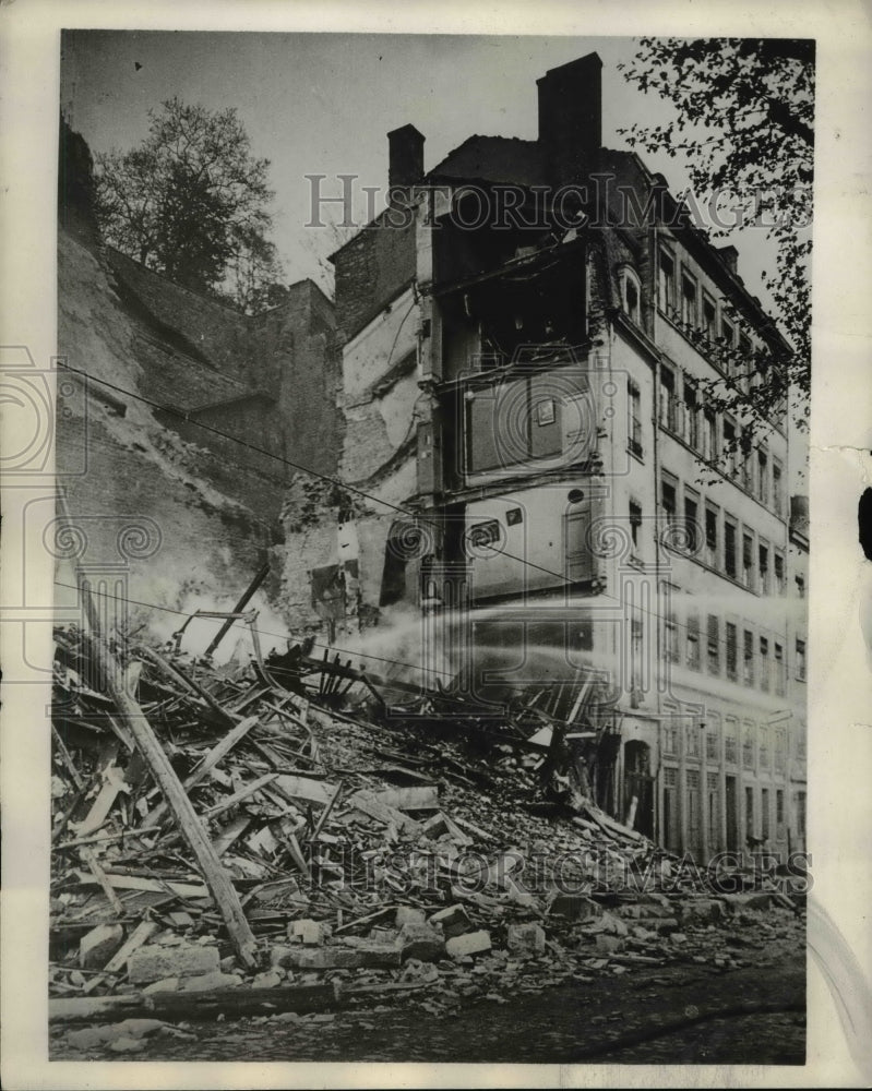 1932 Press Photo 38 persons were entombed at Lyons, France