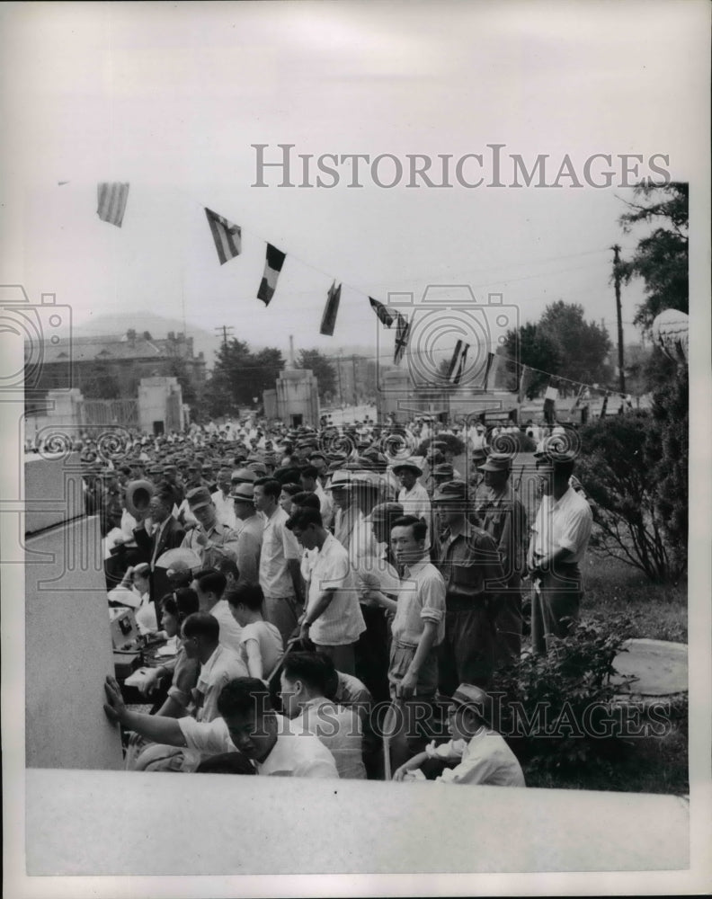 Load image into Gallery viewer, 1953 Press Photo Group Of People
