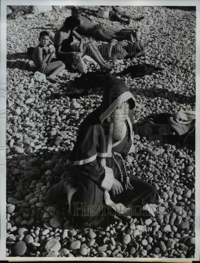 Load image into Gallery viewer, 1961 Press Photo Santa Claus brief period in the relaxing sun of the French
