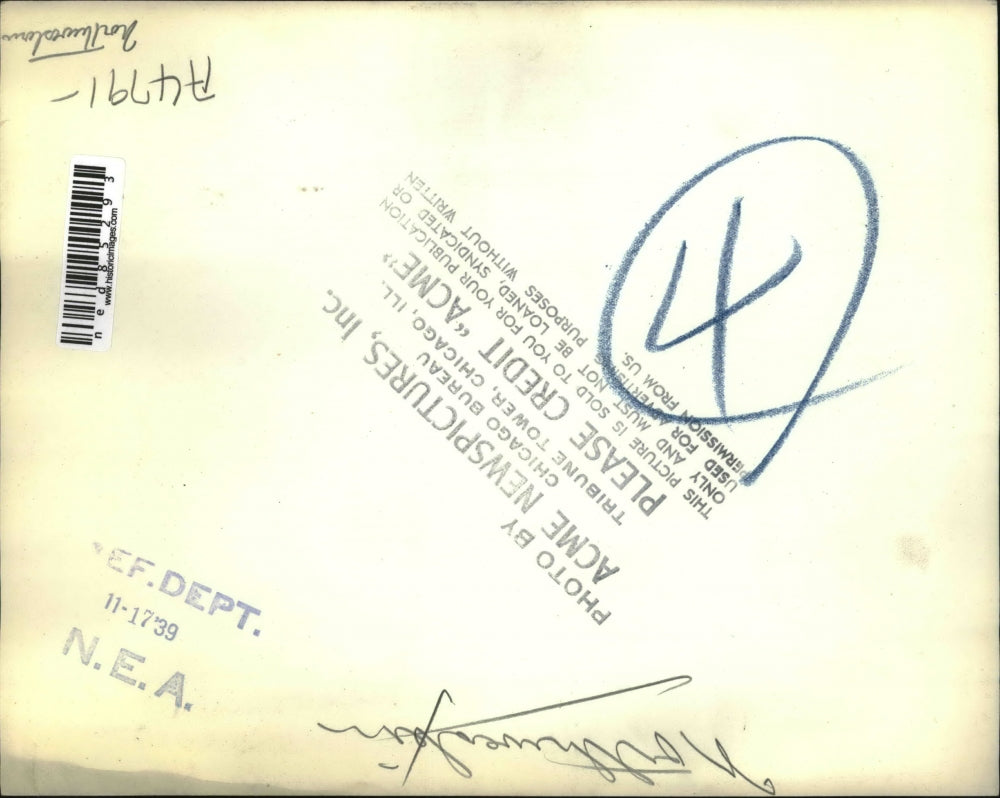 1939 Press Photo The Northwester coeds play a ball game