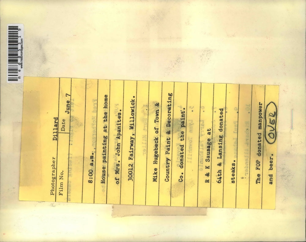 Press Photo Volunteer House Painting at Mrs John Apanites Home Willowick