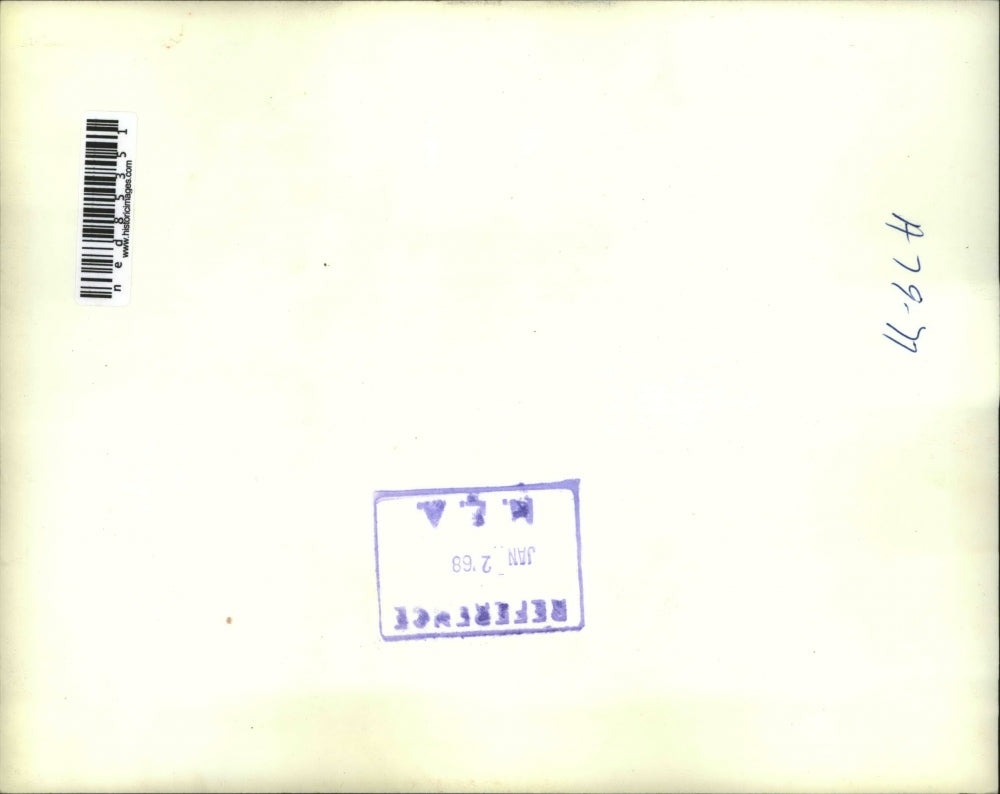 1967 Press Photo Navajo happily waves to US Army that dropped food and supplies