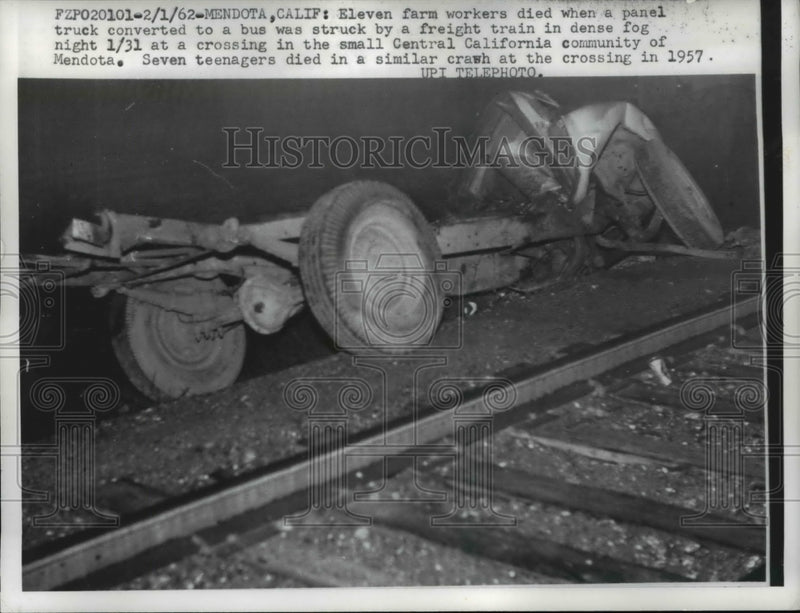 Load image into Gallery viewer, 1962 Press Photo Bus and Train Crash in Fog in Mendota California Kills Eleven
