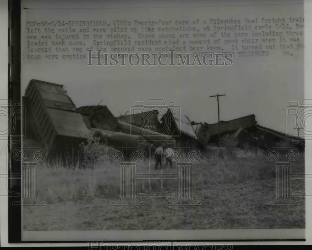 1953 Press Photo Wreckage of a derailed Milwaukee Road freight train