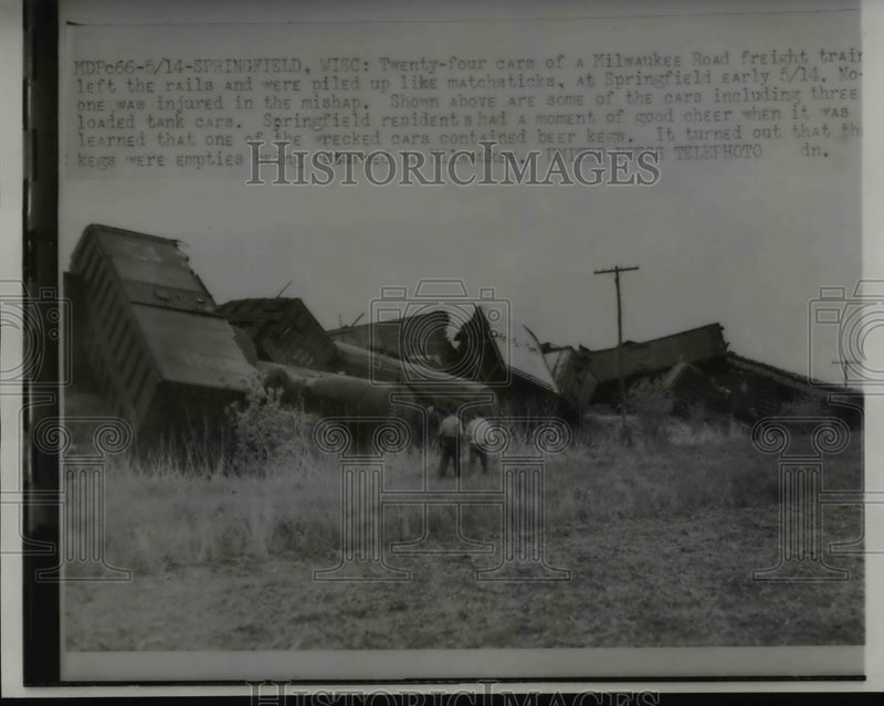 Load image into Gallery viewer, 1953 Press Photo Wreckage of a derailed Milwaukee Road freight train
