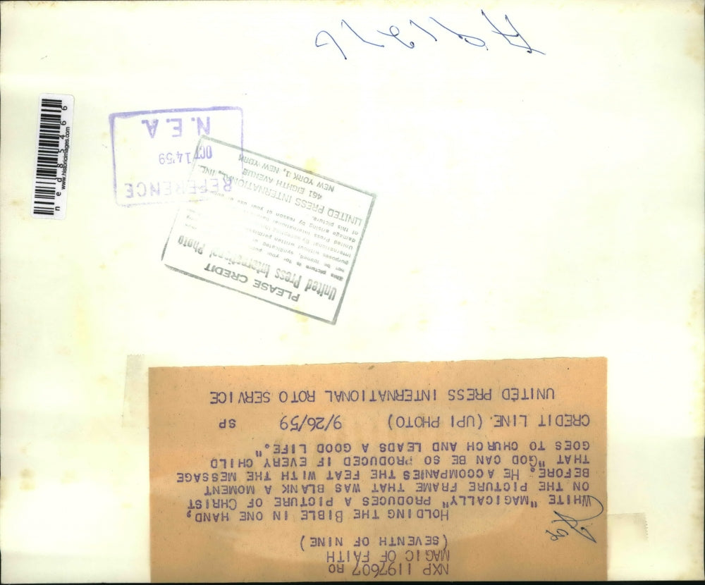 1959 Press Photo White Magically Produces a Picture of Christ