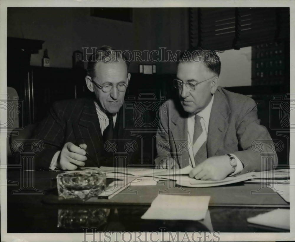 1946 Press Photo J.E. O'Breen, James Gordon & Co. and R.R. Donaldson,Hagan Corp.