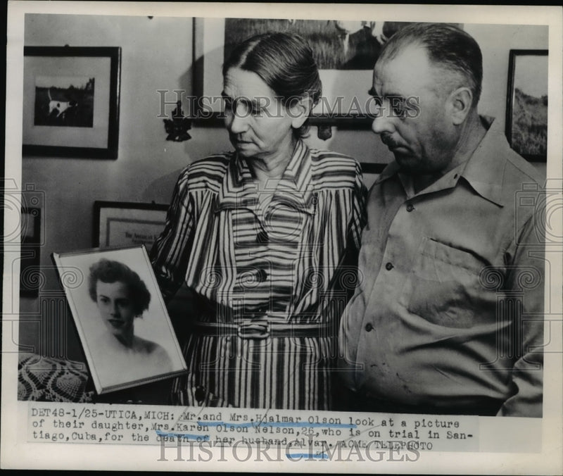 Load image into Gallery viewer, 1951 Press Photo Mrs.Karen Olson's parents watching her picture on her trial
