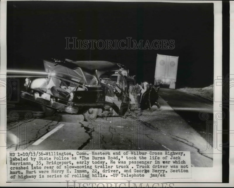 Load image into Gallery viewer, 1936 Press Photo Car crashing into a trailer truck killing Jack Harriman
