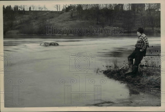 1950 Press Photo John Brugge, with his wife, Lenors, and their son, Robert, in