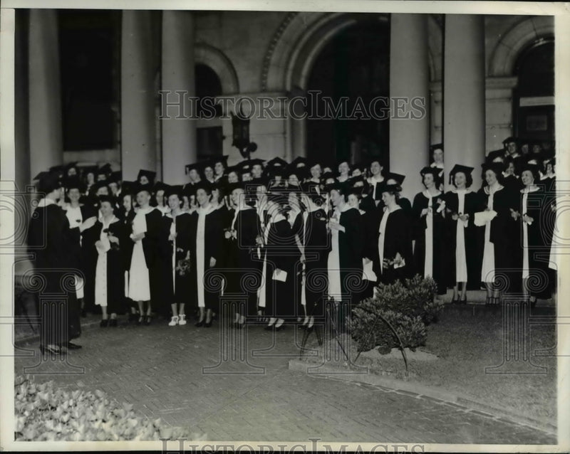 Load image into Gallery viewer, 1937 Press Photo Bernard College senior class in front of Barnard Hall
