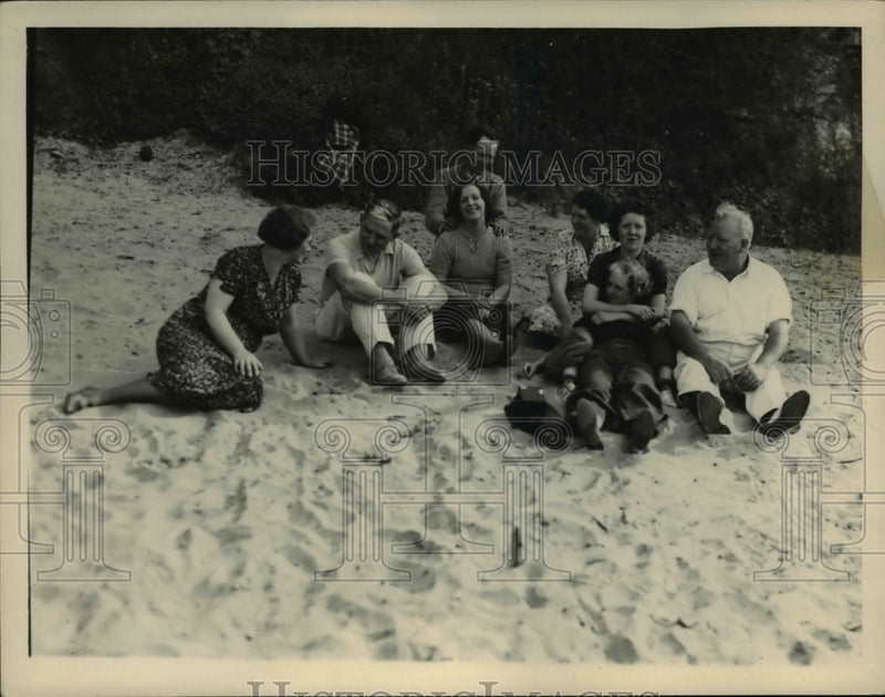 Load image into Gallery viewer, 1936 Press Photo On the Huntington Park Beach in Bay Village
