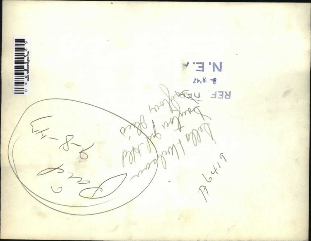 1947 Press Photo H&H Inhaler being applied to Police victim who Drowned