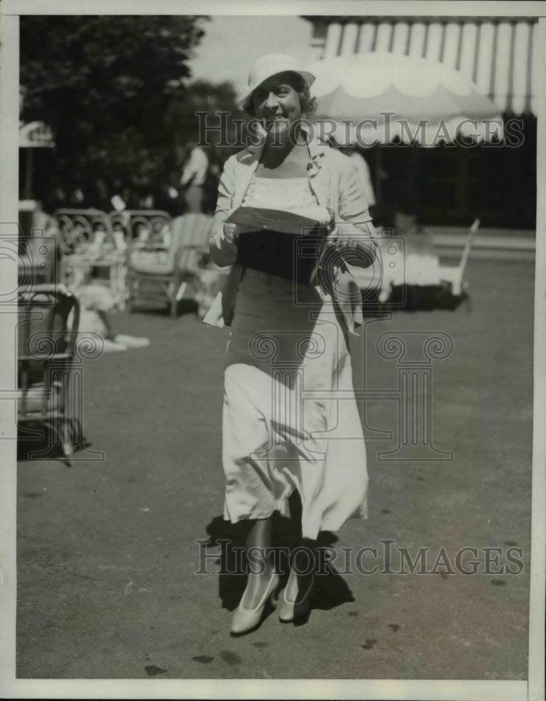 1933 Press Photo Mrs. Sidney Whelan Attending The Annual Greentree Fair