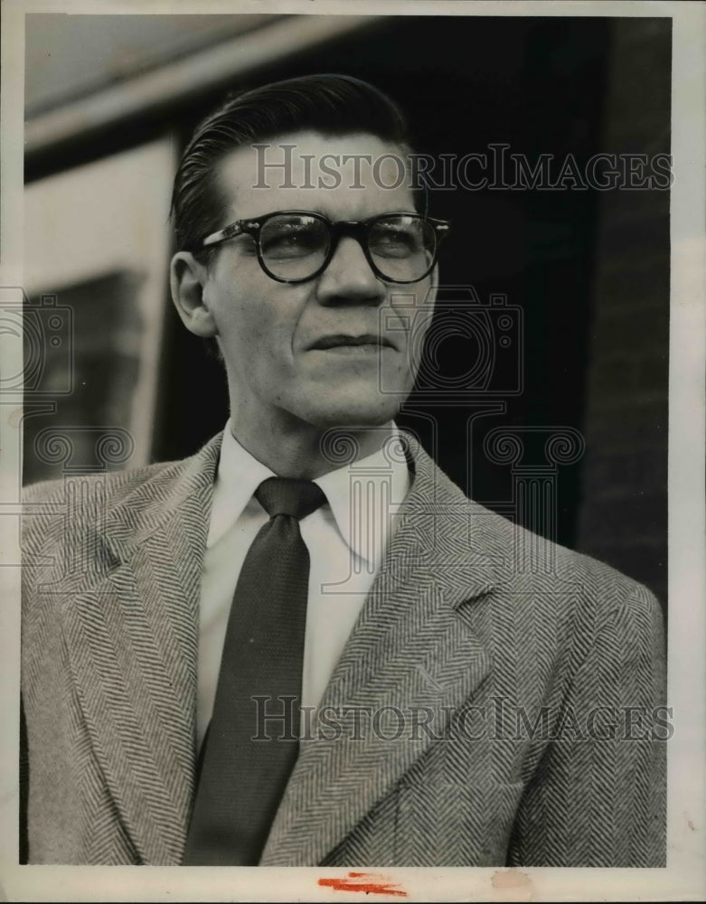 Load image into Gallery viewer, 1955 Press Photo Curtis Thor, (B. Barrett()
