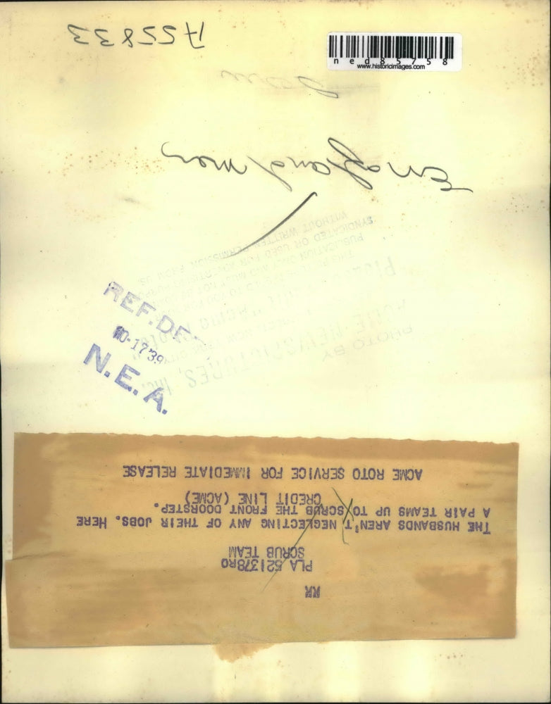 1939 Press Photo The husband aren't neglecting any of their jobs