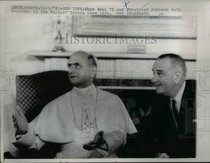 Load image into Gallery viewer, 1965 Press Photo Pope Paul VI, at the Waldorf Towers with President Johnson
