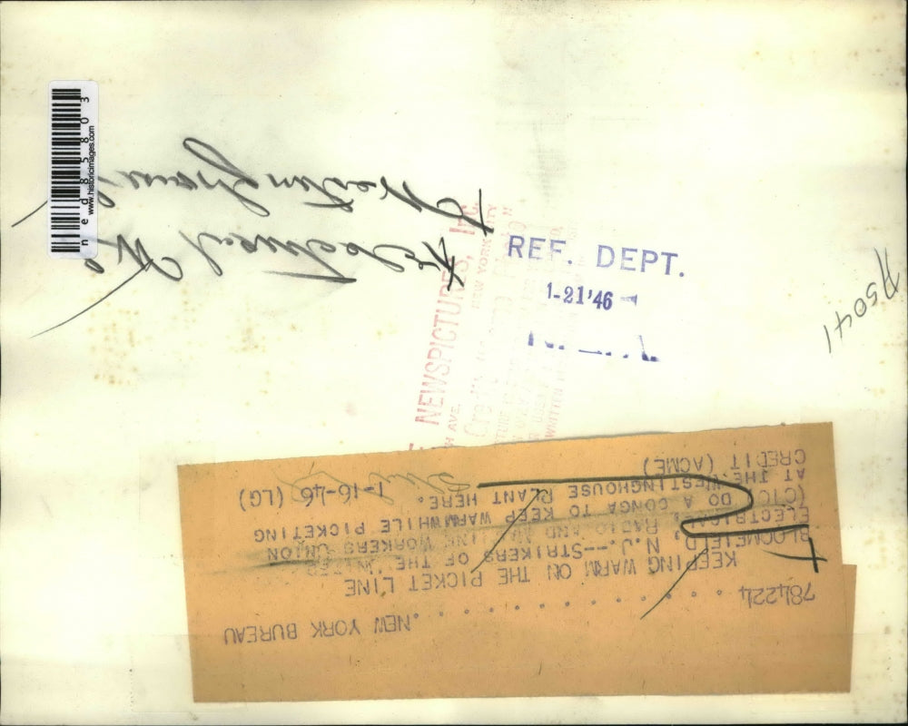 1946 Press Photo Bloomfield NJ striking Inited Electric Radio workers