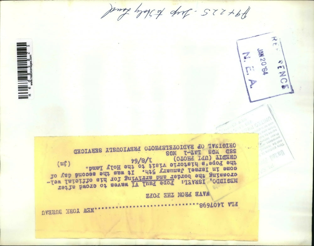 1964 Press Photo Pope Paul VI waves to crowd arriving in Israel