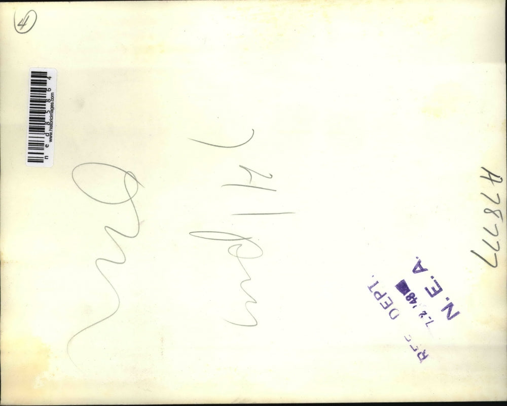 1948 Press Photo Seattle Don Olson and his wife inspect damage to the front door