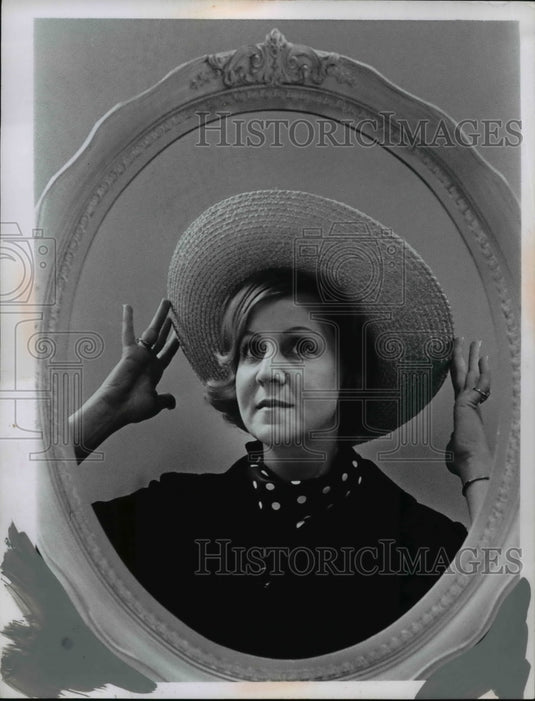1966 Press Photo Mrs Pat McCaffery in Wide Brimmed Hat