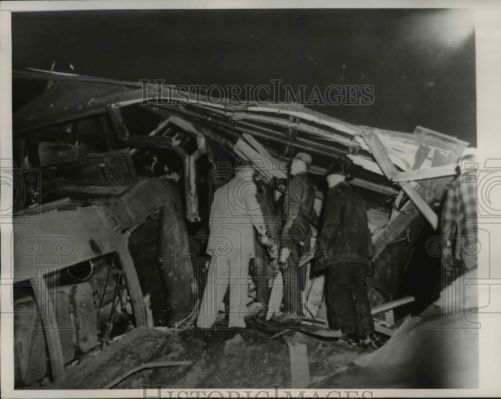 1950 Press Photo Runaway Train Kills Three