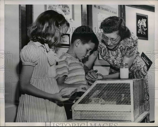 1951 Press Photo Susan Bell and Wilbert Kankle young students at the Nutrition
