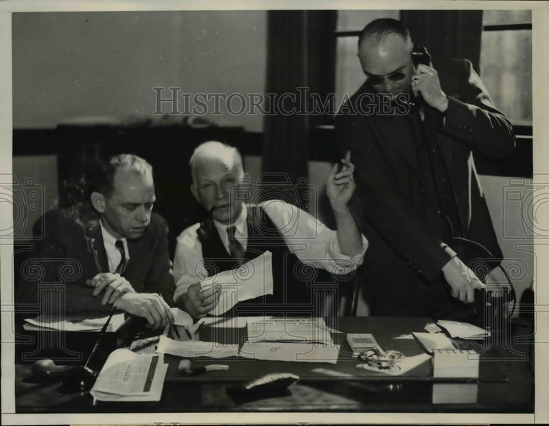 Load image into Gallery viewer, 1937 Press Photo WB Cullen, Charles Lessing, Vern Murdock at film studio strike
