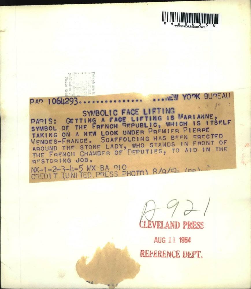 1954 Press Photo Workers on Scaffolding Marianne Symbol of French Republic Paris