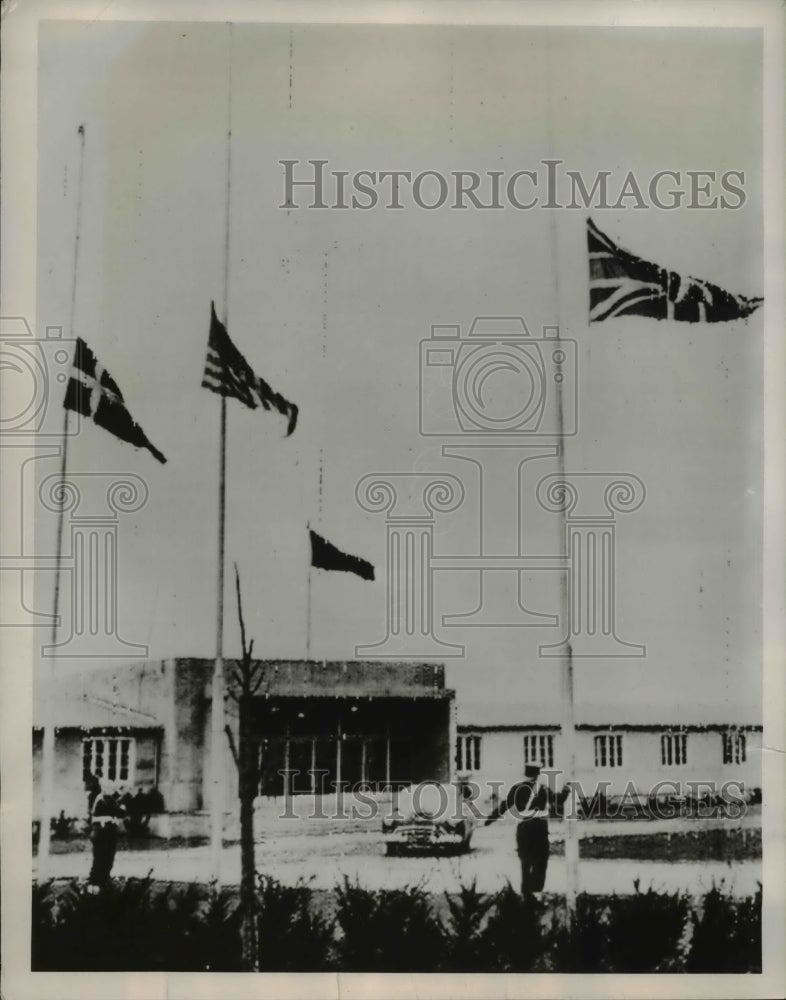 1952 Press Photo Flags at Half Mast at SHAPE Headquarters King George VI Death- Historic Images