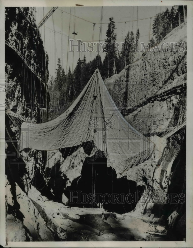 1941 Press Photo Huge Tent hoisted over the White River Dam in Enumclaw Wash.