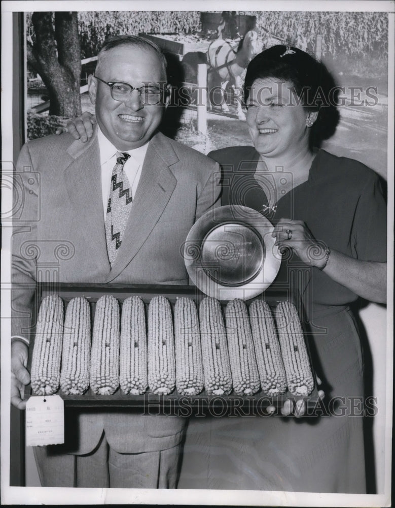 Load image into Gallery viewer, 1953 Press Photo The New Corn King, Floyd Hiner with his wife
