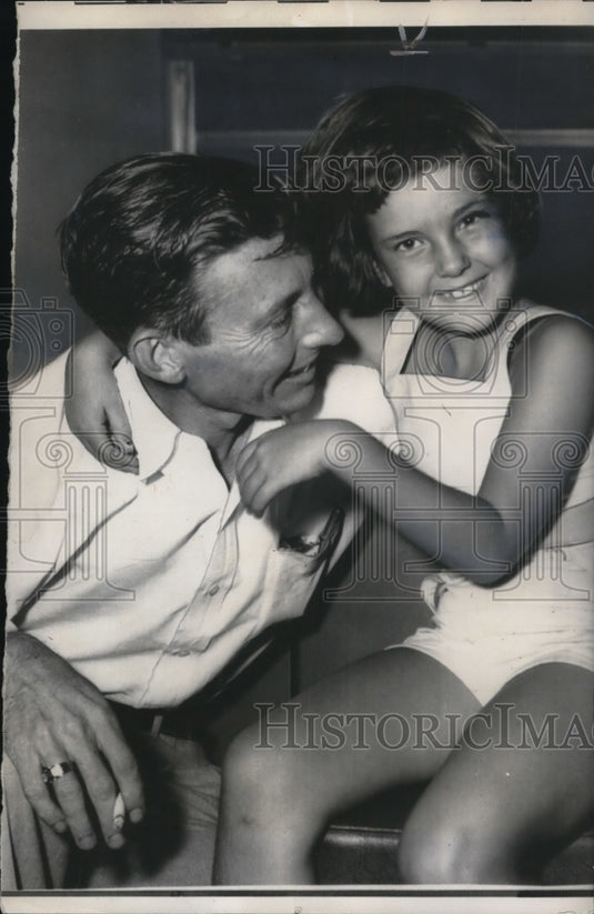 1956 Press Photo Dr.John Faris, Chiropractor, with her daughter Cathy