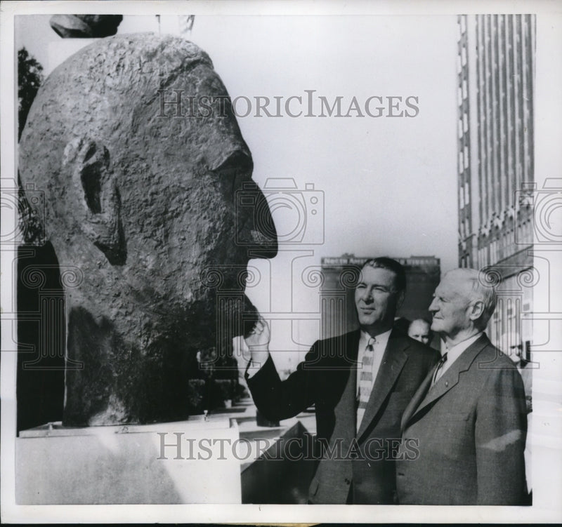 Load image into Gallery viewer, 1956 Press Photo General Robert E. Wood and W.O. Ollman
