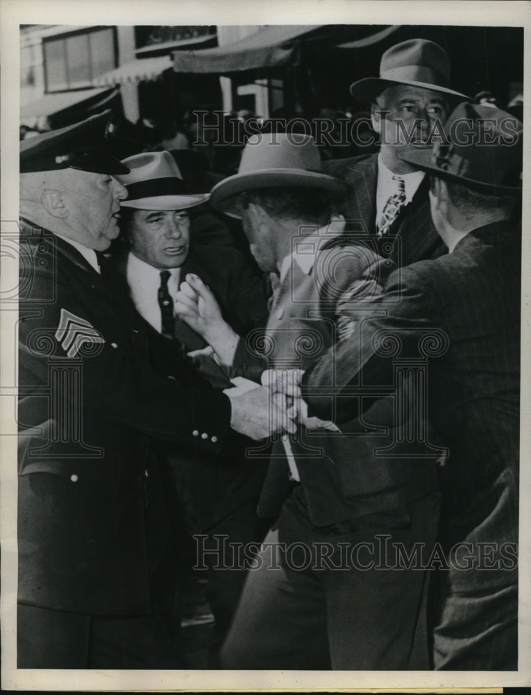 1947 Press Photo Four San Francisco policemen struggle with strike sympathizer- Historic Images