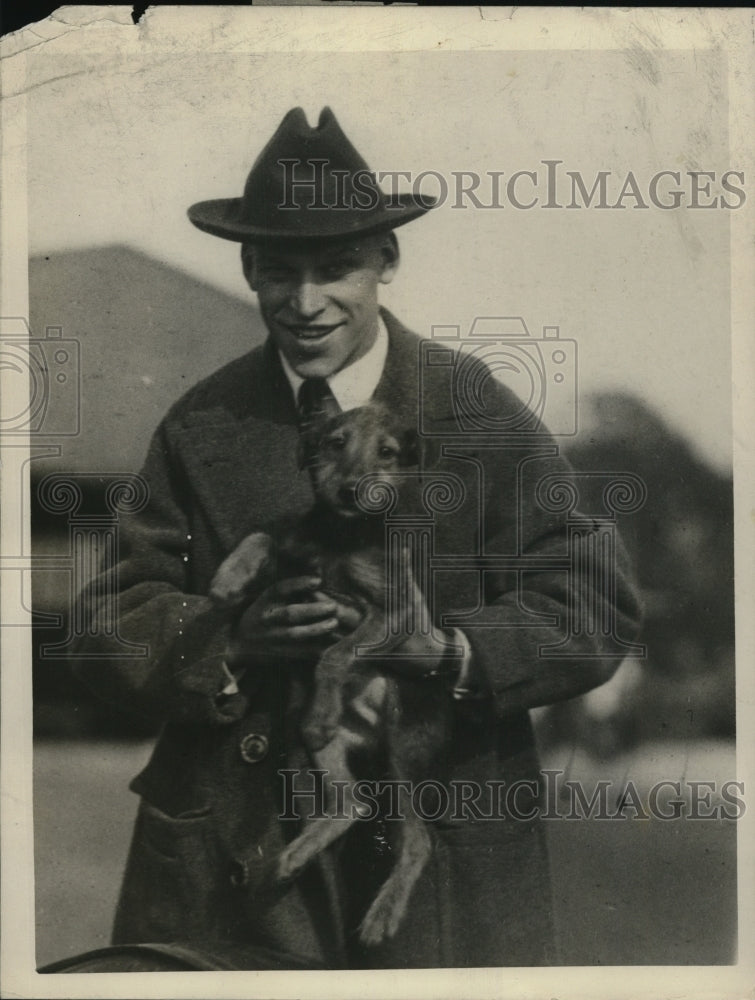 1929 Press Photo Lieutenant Lester Maitland and his dog
