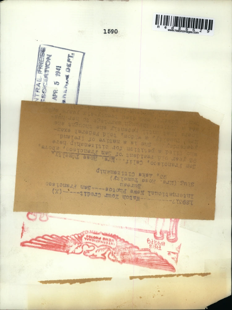 1941 Press Photo of Mrs. Rose Tumelty 93, gaining her citizenship to the United