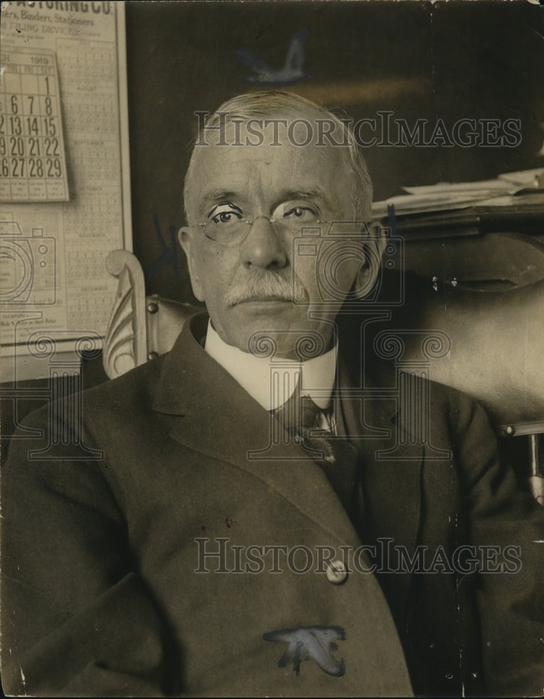 1919 Press Photo of Judge Charles H. Kyle of Green County. Presiding over Haas