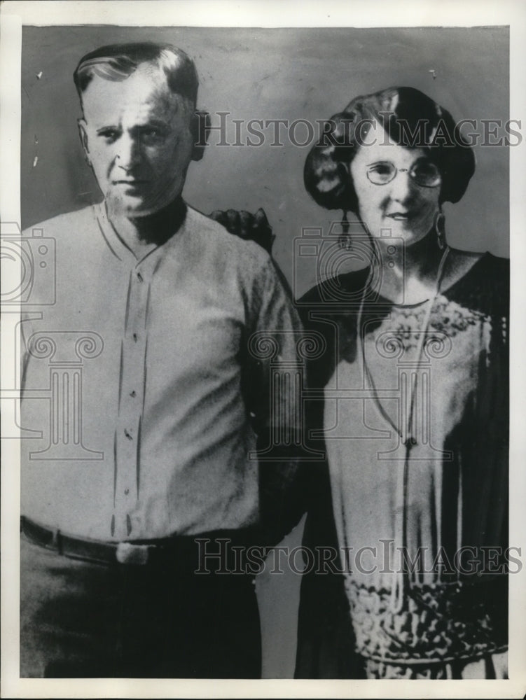 1934 Press Photo Mr. and Mrs. L.E. Talkington during their happy days