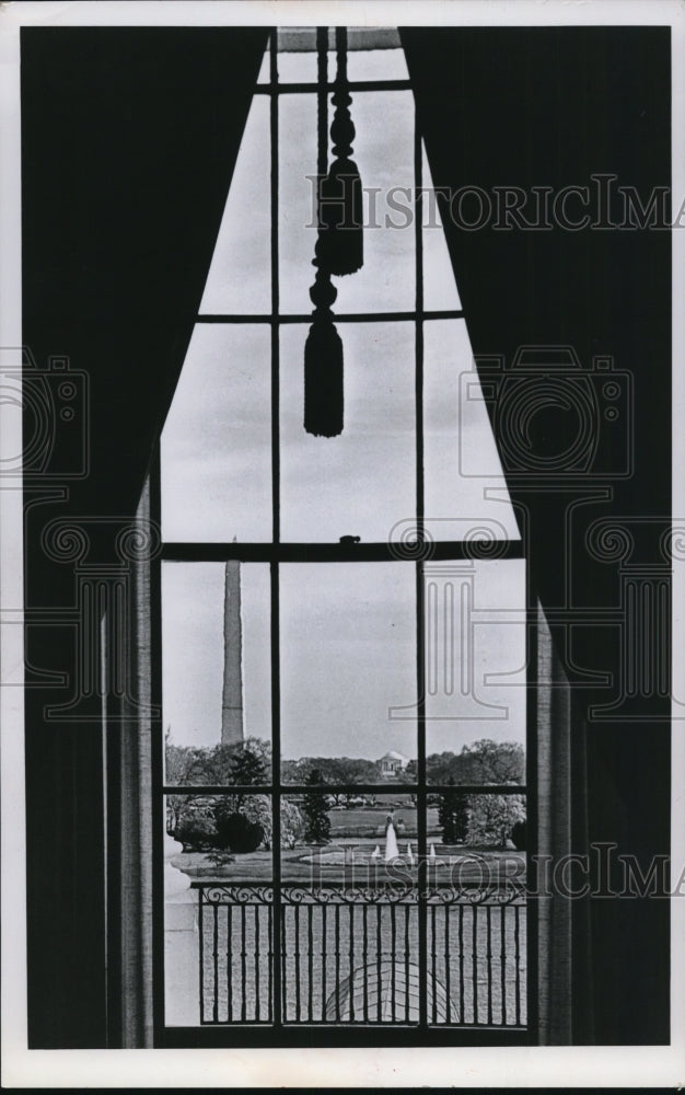 1962 Press Photo President's Park from Blue Room of White House