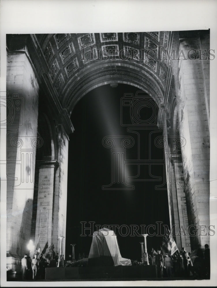 Load image into Gallery viewer, 1961 Press Photo Coffin of Marshal Hubert Lyauley at Arch of Triumph
